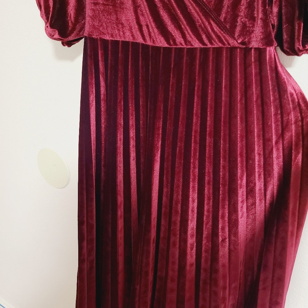ASOS Curve Red Velvet Dress - Picture 4 of 6